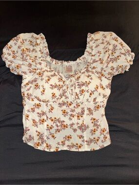 White Top with Sunflowers